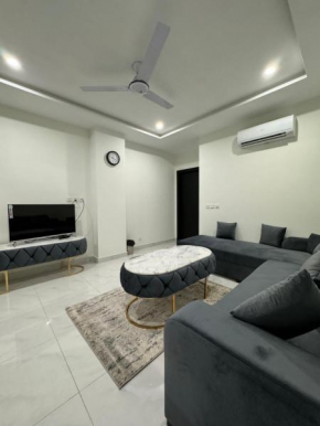 1BHK Zameen Opal,Pool Gym Cinema &Rooftop Access